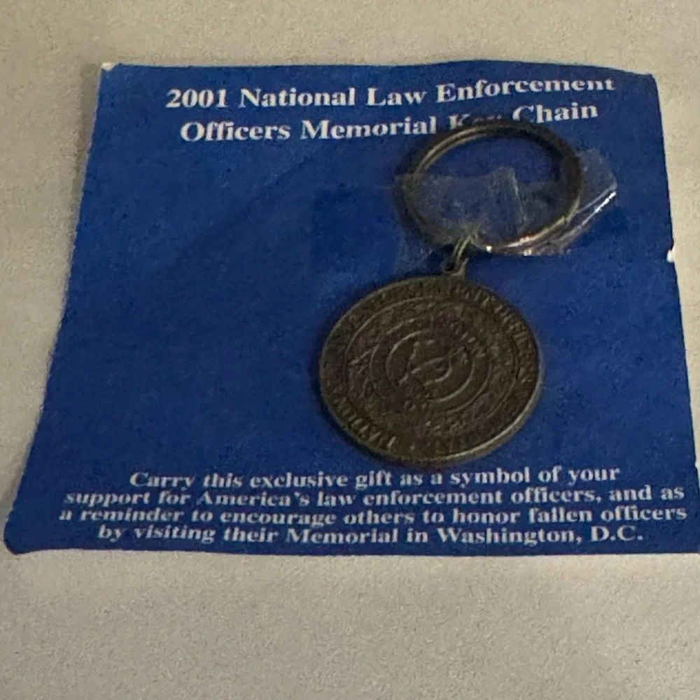 2001 National Law‎ Enforcement Officers Memorial Keychain Key Ring